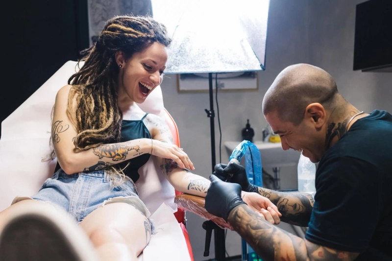 How to manage pain while undergoing from a tattoo session?