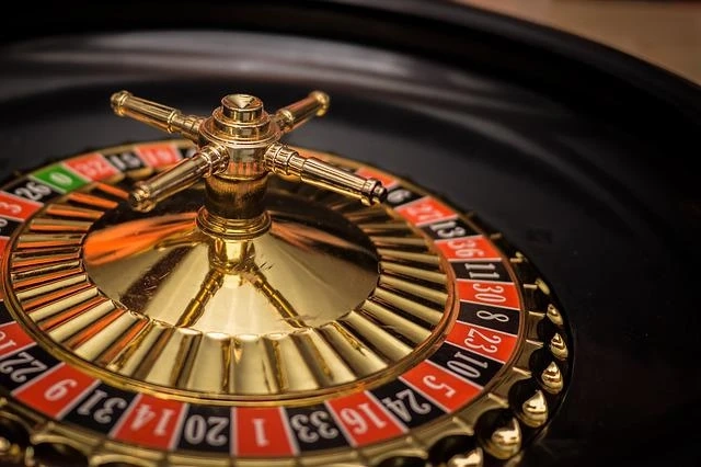 A GUIDE TO MONOPOLY: LIVE VS. ONLINE VS. BOARD GAME
