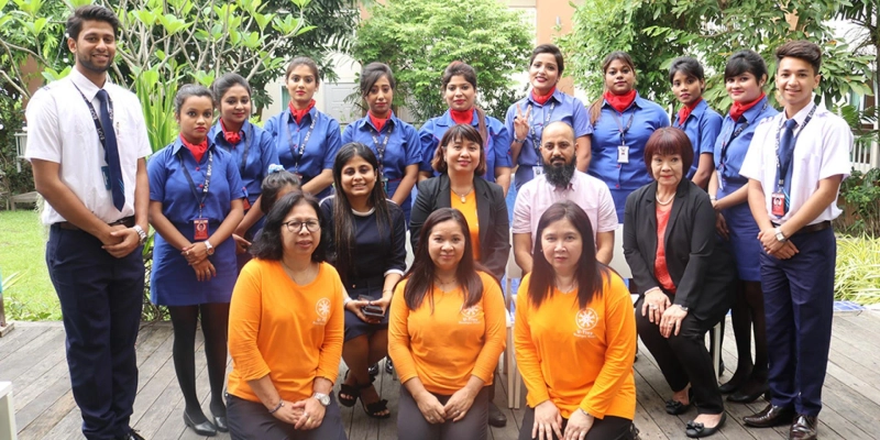 Ways to Reach the Pinnacle of Success in Air Hostess Career