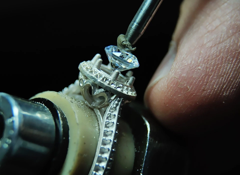 Gorgeous Pearl Engagement Rings for A Beautiful Romantic Look