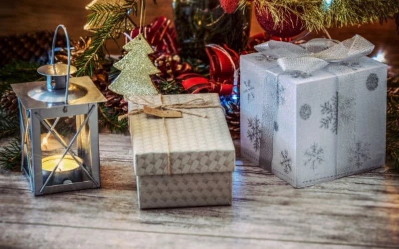 Sending Gifts in a Custom Gift Box