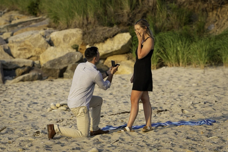 The Best Seasons for Engagement Photography in New York City: A Complete Guide