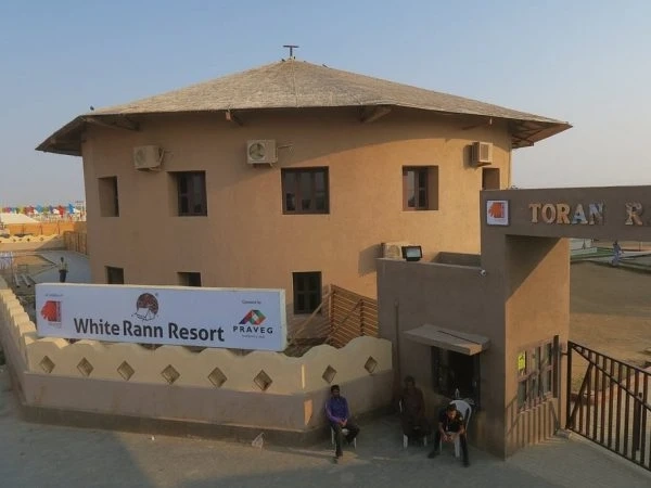 Dhordo vs. Dholavira vs. Bhuj: Where to Stay in Kutch?