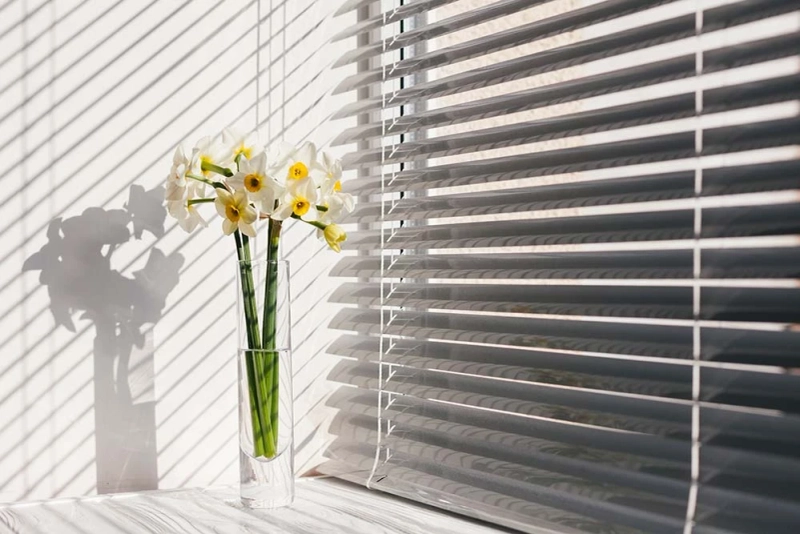 The Pros and Cons of Venetian Blinds: A Comprehensive Guide