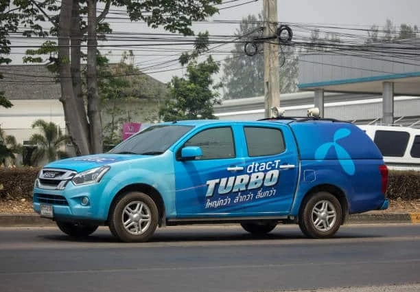 Maximizing Brand Awareness through Customized Fleet Wraps