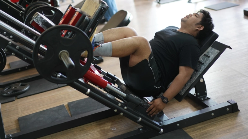 How Gym Abdominal Exercise Machines Help Build Core Strength