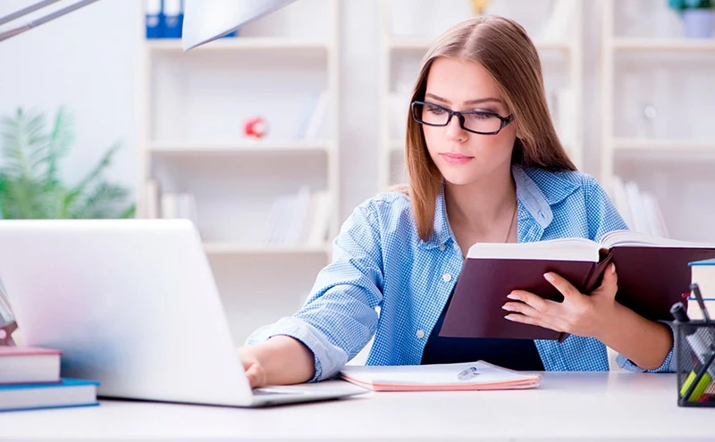 The Advantages of Pursuing a Master's Degree Online