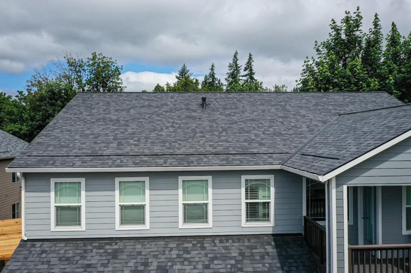 Choosing the Right Roofing Contractor for Installation: What to Look For