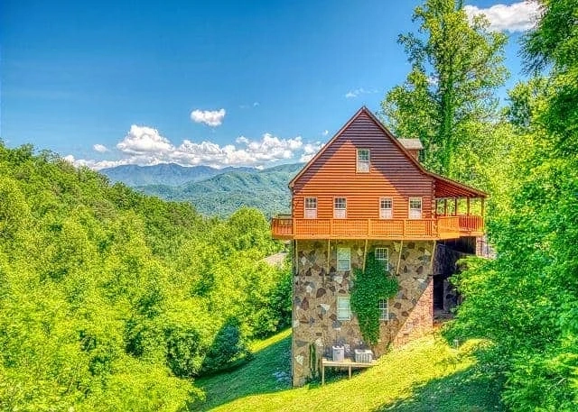 Plan A Spring Road Trip To Smoky Mountains cabins in pigeon forge, Tennessee
