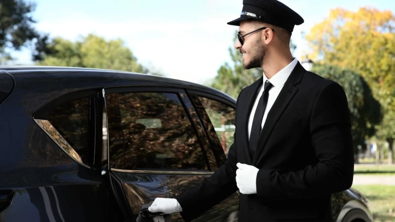 Experience the Ultimate London Travel with Book Chauffeur
