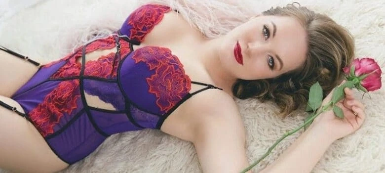 Enjoy a sensual evening with Mumbai escorts.