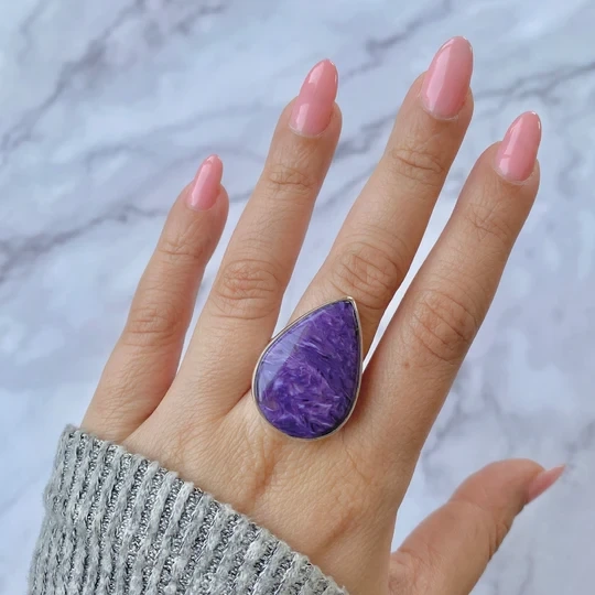 Oceanic Bliss: Charoite Jewelry Trends
