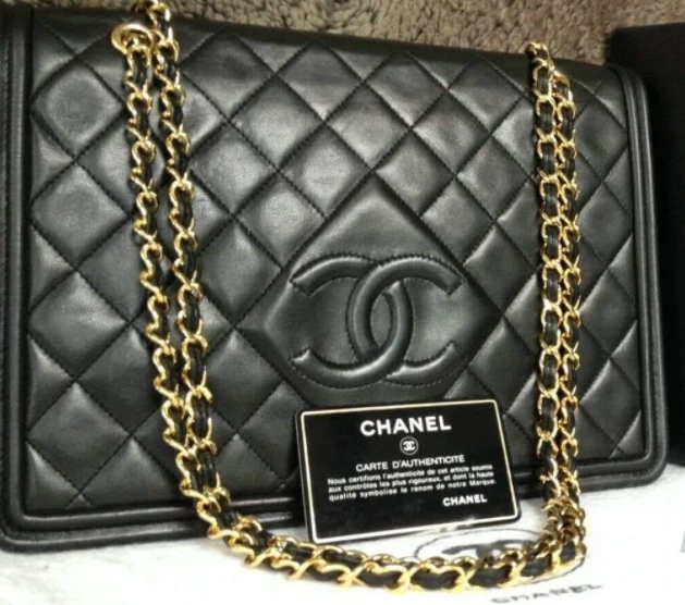 Stay Stylish and Classy with Trendy Leather Handbags