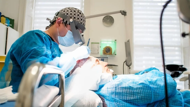 Hair Transplant UK: Travel and Stay Tips for Patients