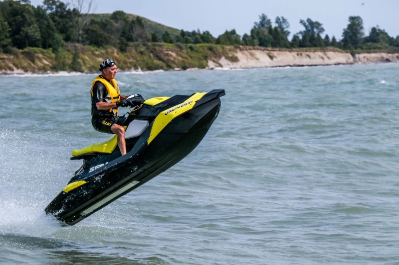 Discovering the Thrills of Jet Skiing in Muskoka: A Guide to Renting Your Own Adventure