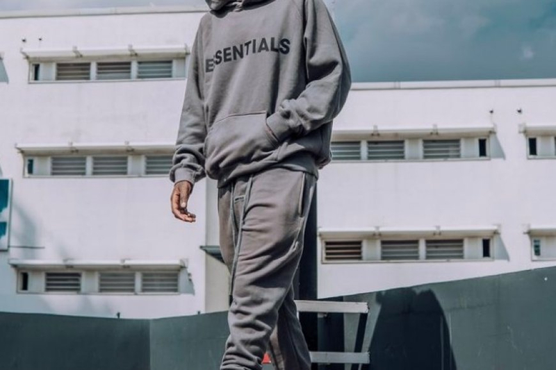 Experiment with texture and contrast by opting for hoodies that combine different materials for a unique look.