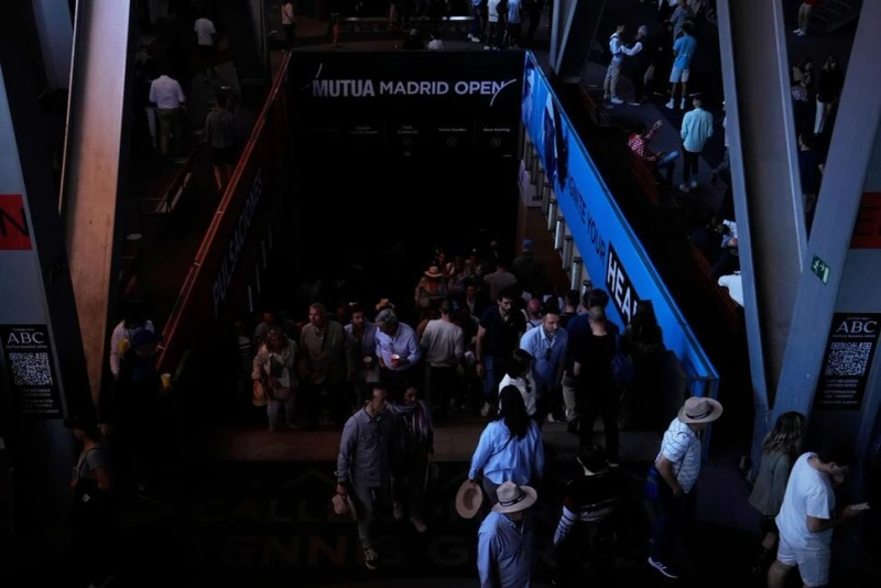 Tennis Players in the Dark as Matches at Madrid Open Suspended