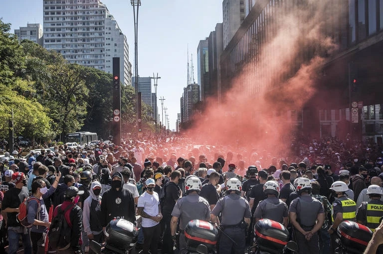 Cidadãos brasileiros irão às ruas exigir respeito à Constituição