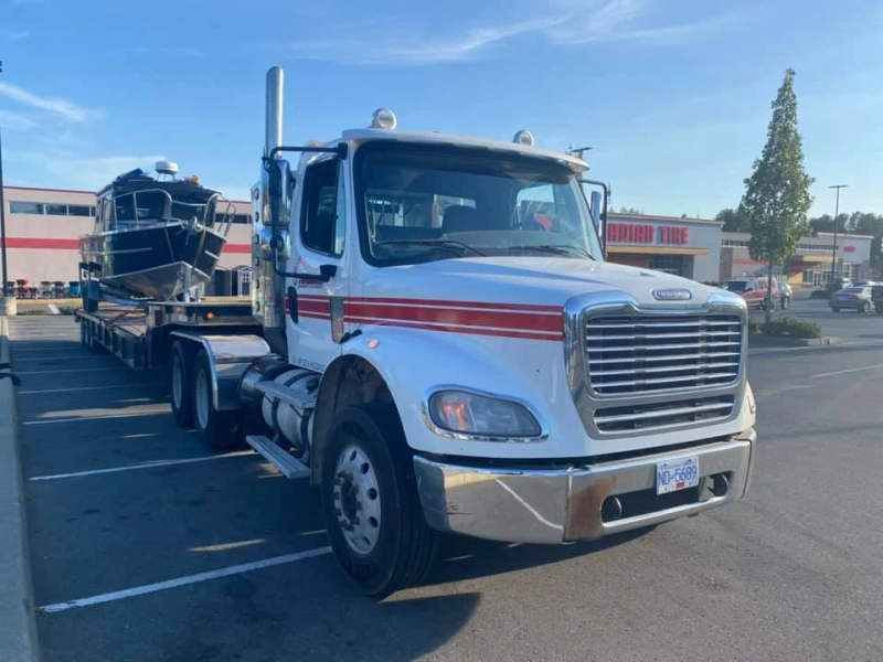 Reasons to Use Flatbed Towing Services and When to Do So