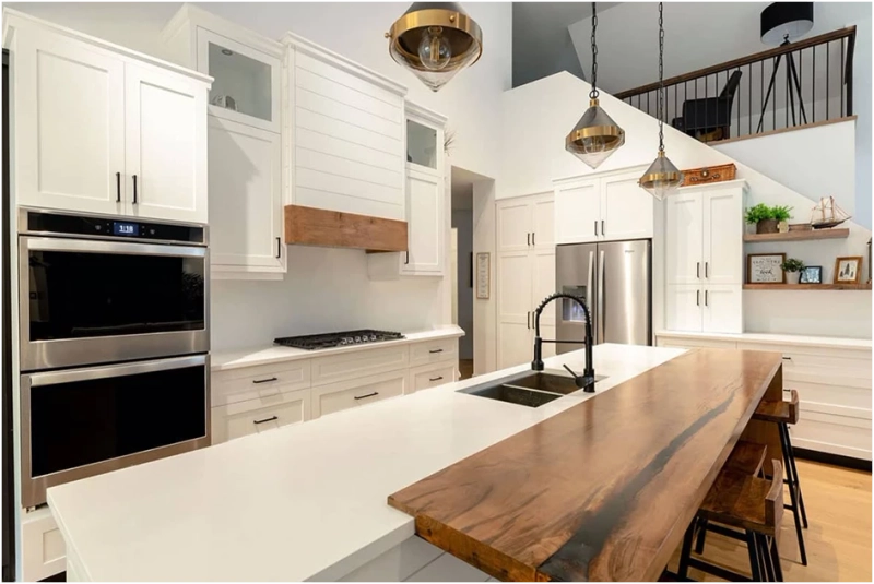 Signs That You Need Cabinet Refinishing and Refacing Services