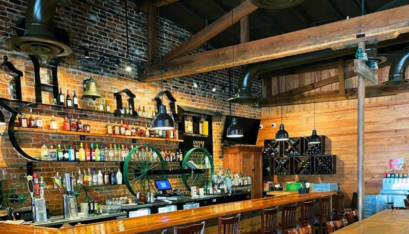 4 REASONS HIGHRAIL COULD BE THE RIGHT BAR AND GRILL FRANCHISE FOR YOU