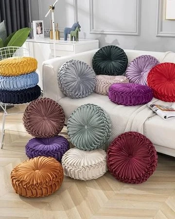 Choosing and Arranging Home Decor Pillows