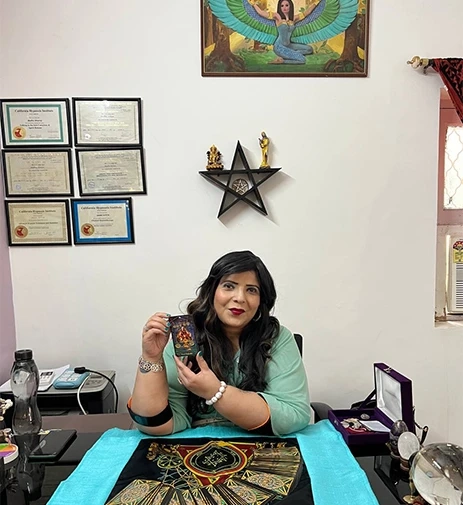 The Art of Tarot Card Reading in Delhi with Madhu Kotiya