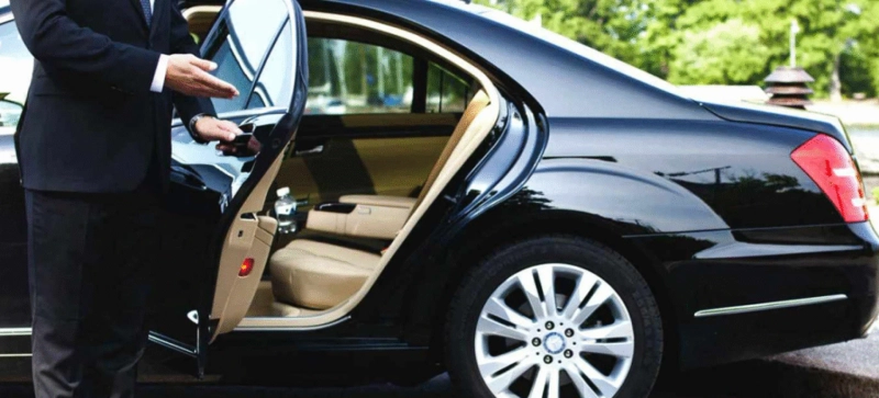 Top Reasons to Choose a Black Car Service Near Me for Airport and Concert Travel