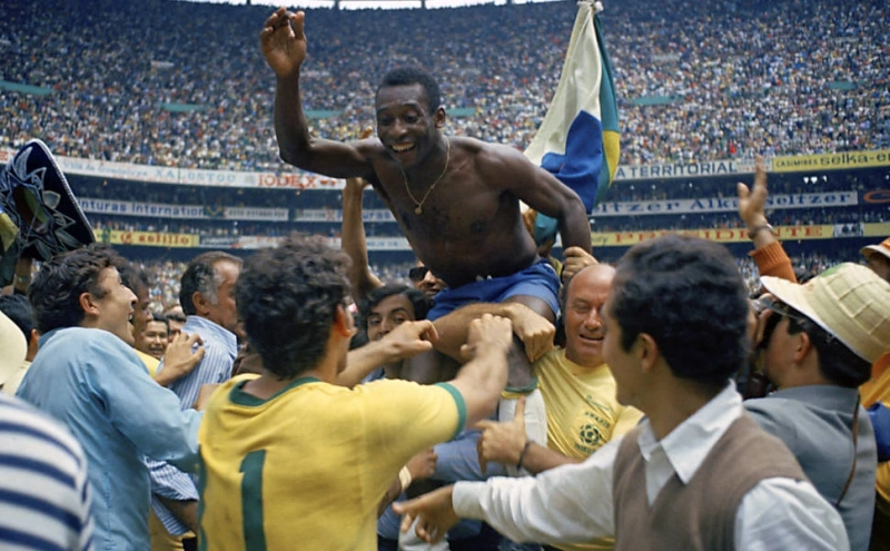 Falta de futebol aumenta número de enquetes sobre quem foi melhor