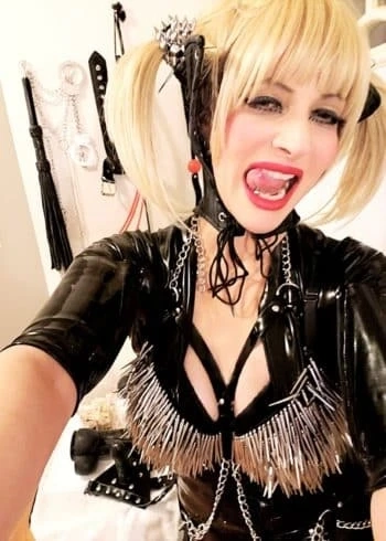 Foot Slave In BDSM Community For The Pleasure Of Foot Fetish