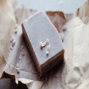 How to Address Oily Skin Issues with the Right Natural Soap?
