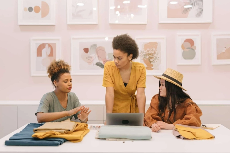 DTG vs. Screen Printing: Determining the Best Method for POD Business