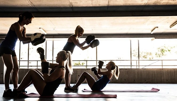 7 AMAZING HEALTH BENEFITS OF KICKBOXING