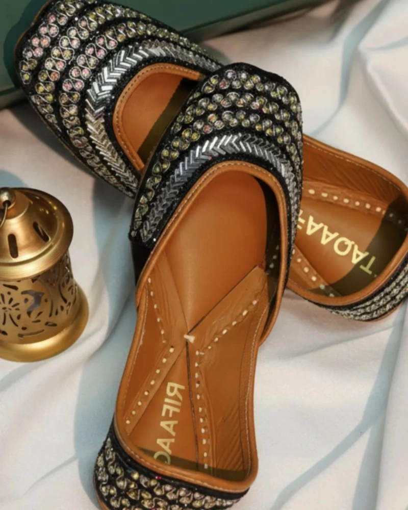 Top Trends in Online Best Designer Jutti in India for Ladies This Season