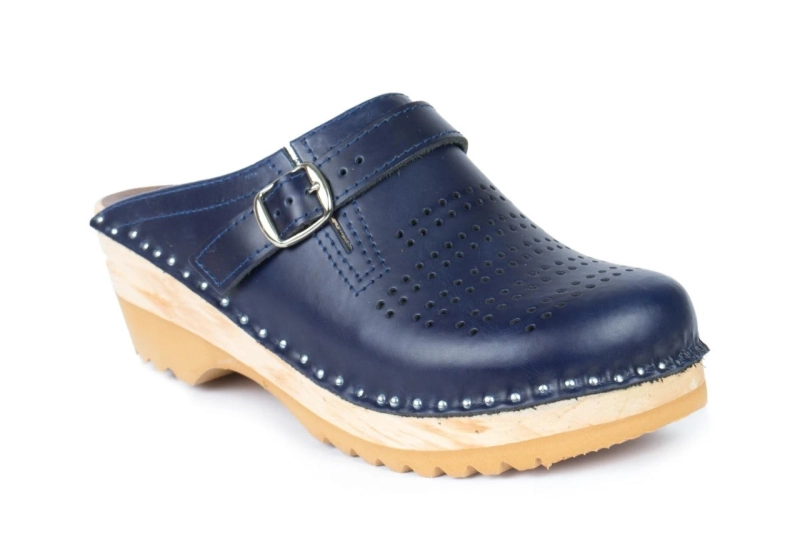 How high heeled clogs can make you look more confident?