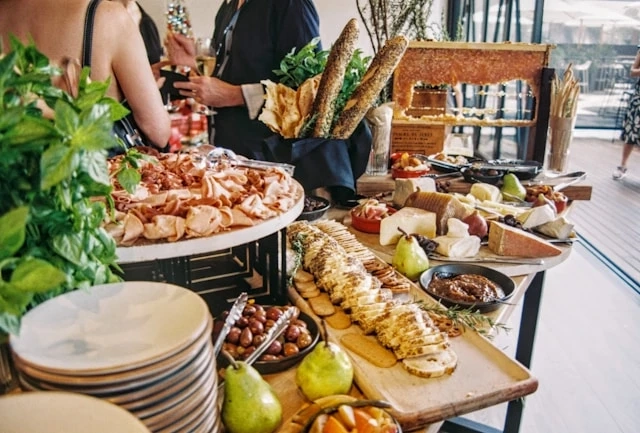 How to Estimate Guest Count Accurately for Your Catering Budget