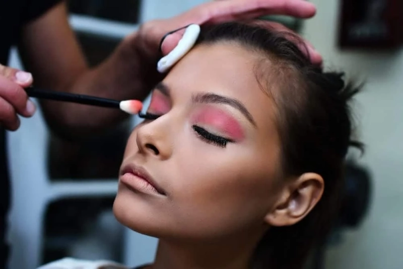 How to Build a Strong Portfolio as a Beginner Makeup Artist