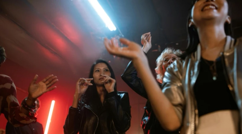 Why Top Apps to Meet Strangers Are Redefining Social Life