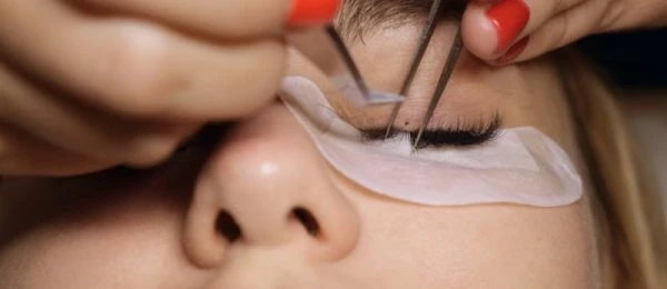 WHY YOU SHOULD CONSIDER BEING A LASH TECHNICIAN?