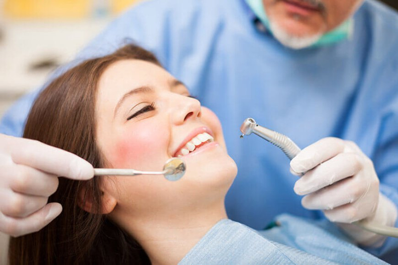 What Are The Early Warning Signs And Symptoms Of Oral Cancer?
