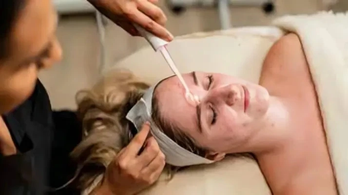 The Real Benefits of High-Frequency Wands for Everyday Skin Care