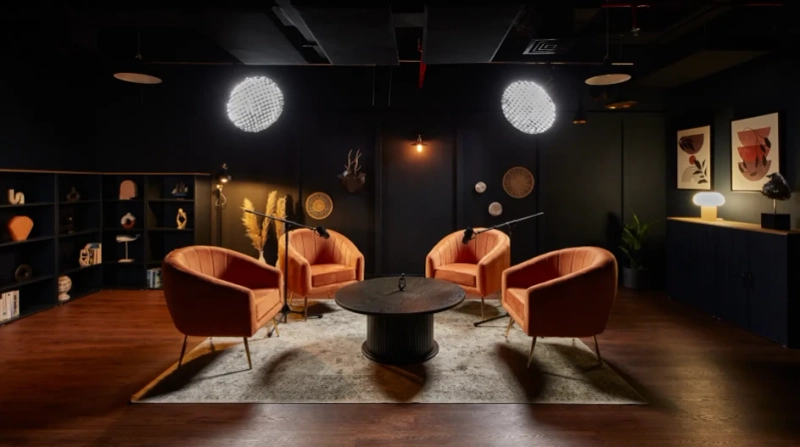 How a Podcast Studio in Dubai Helps You Sound More Professional?