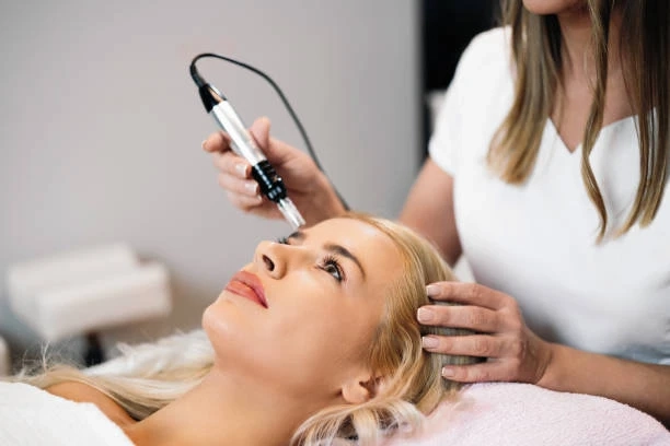 How a Skin Treatment Course Trains You for Professional Skin Analysis