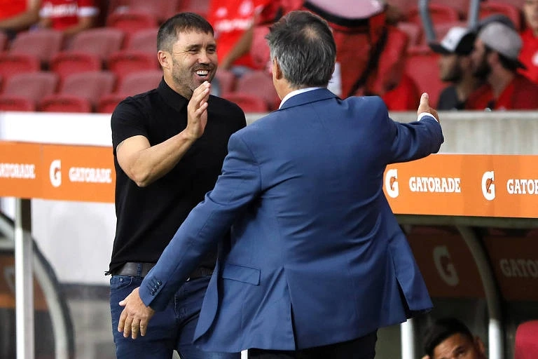 Falta mais um grande craque do meio para frente na seleção de Tite