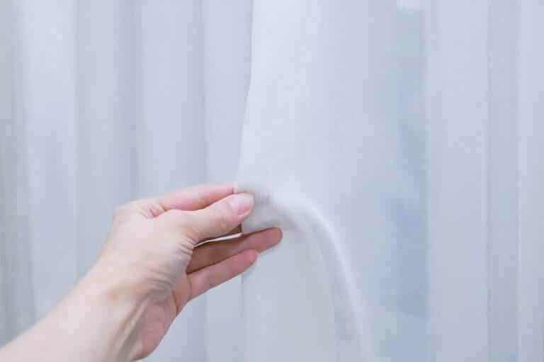 The presence of polyester in decoration