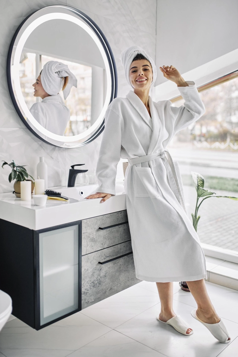 The Timeless Charm of a Round Bathroom Mirror: Interior Designers’ Favorite Pick!
