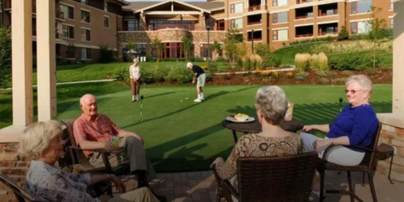 How Do Retirement Living Communities Support Residents During Dementia Progression?