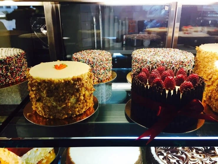 What Makes an Eggless Cake Shop Near Me Worth Visiting