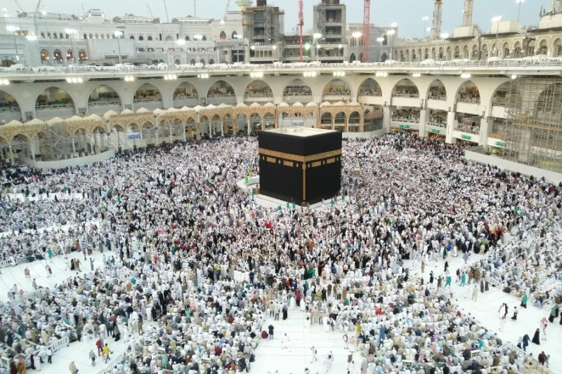 What Perks Do Solo Travelers Get from Premium Umrah?