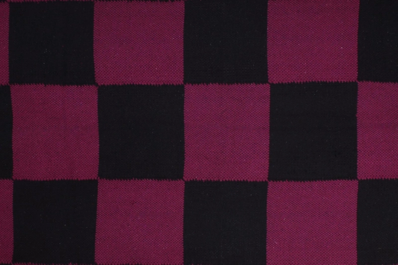 Handloom Dari vs Machine-Made Rugs: What You Feel Under Your Feet